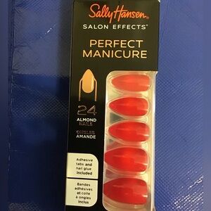 SALLY HANSEN SALON EFFECTS 24 ALMOND NAILS 24 pc NIB RED PRESS ON
